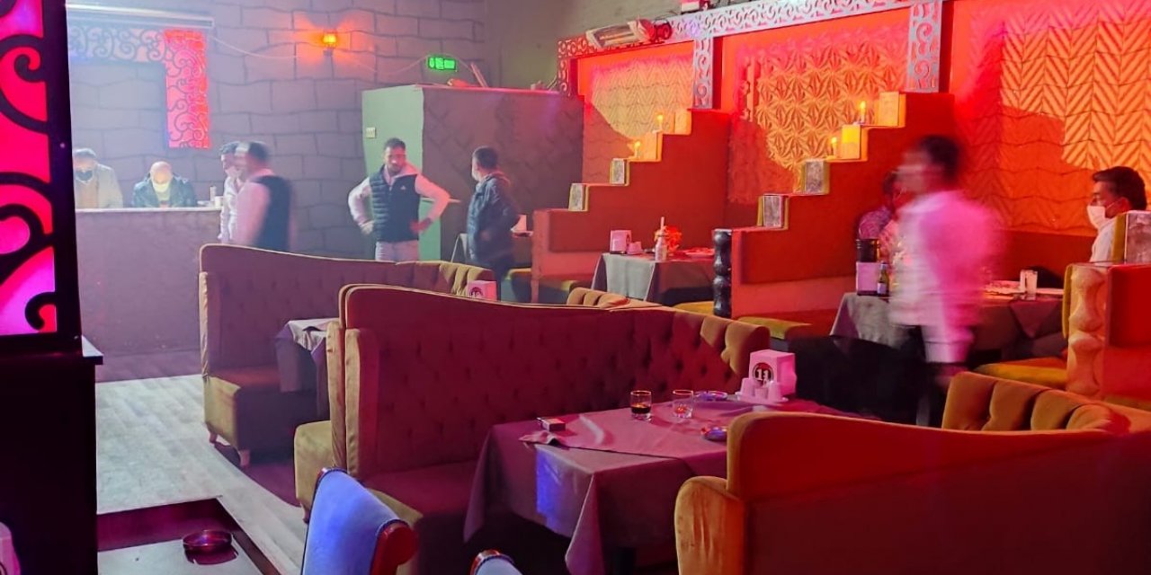 Konya’da Kısıtlamada Eğlence Merkezindeki 97 Kişiye 611 Bin 100 Lira Ceza