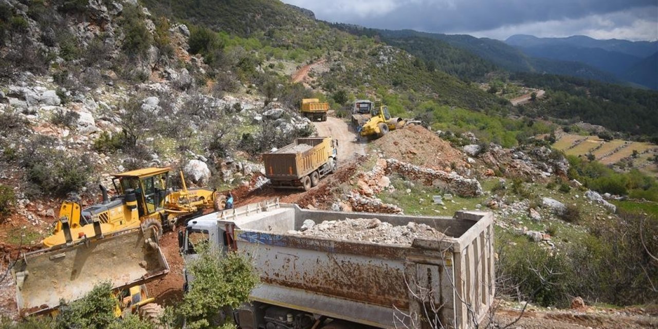 Alanya Belediyesi, Mahalle Yolunu Hizmete Sokmak İçin Çalışıyor