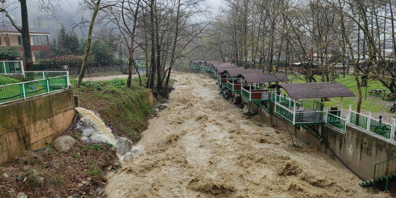 Karlar Eridi…derekızık Ve Saitabat Dereleri Taştı