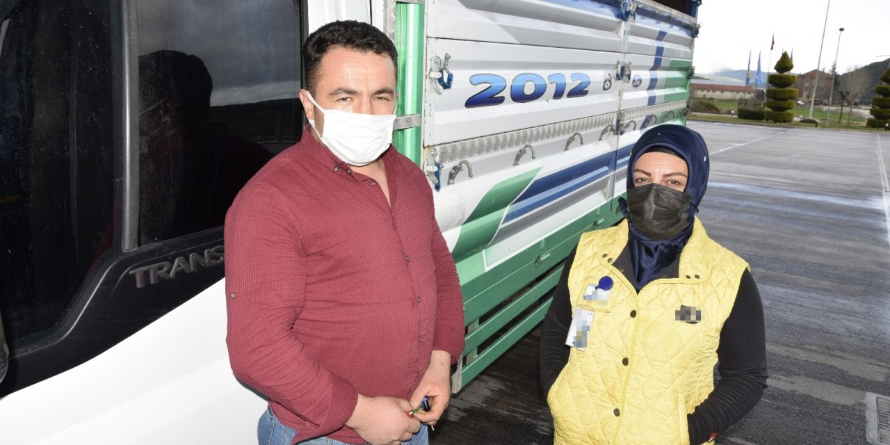 Akaryakıt İstasyonuna Kadın Eli