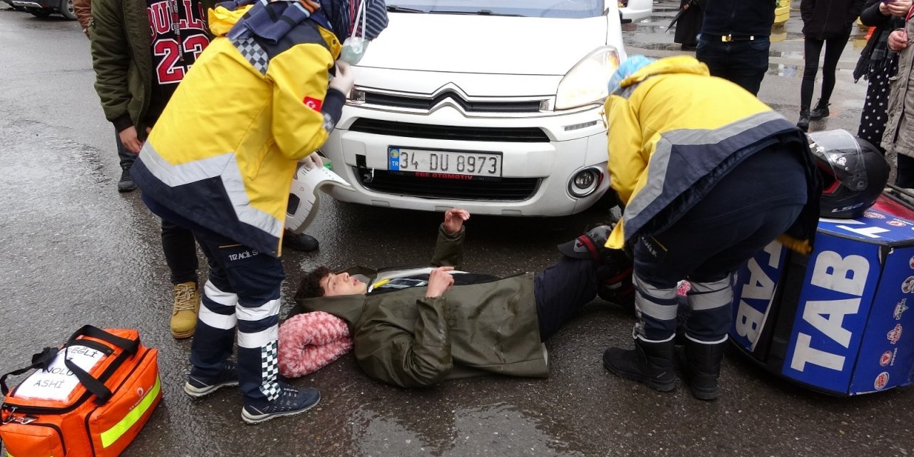 Otoparktan Çıkan Araç Kuryeye Çarptı: 1 Yaralı