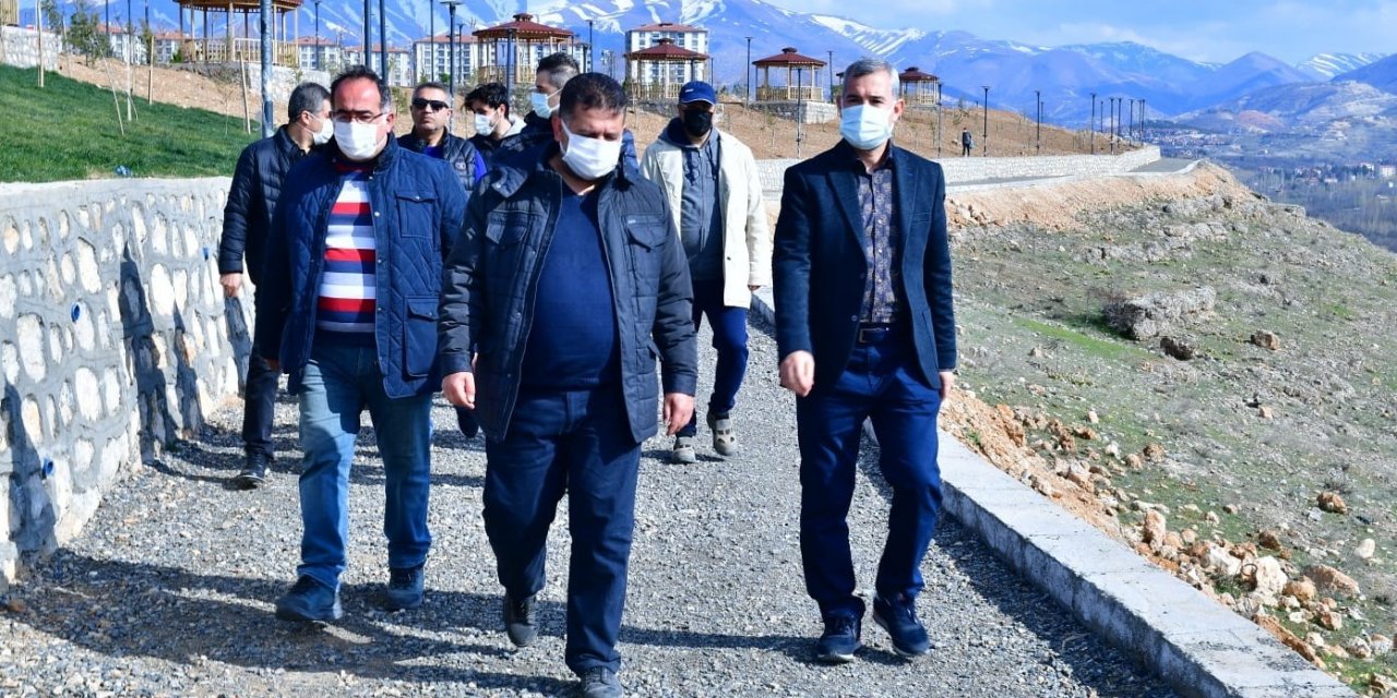 Başkan Çınar, Yapımı Süren Seyir Terasını İnceledi