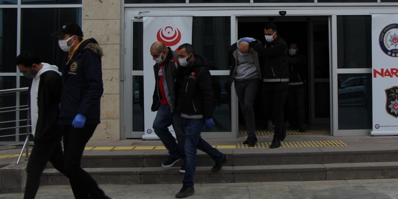 Adliyeye Sevk Edilen 20 Uyuşturucu Tacirinden 2’si Kadın 9 Kişi Tutuklandı