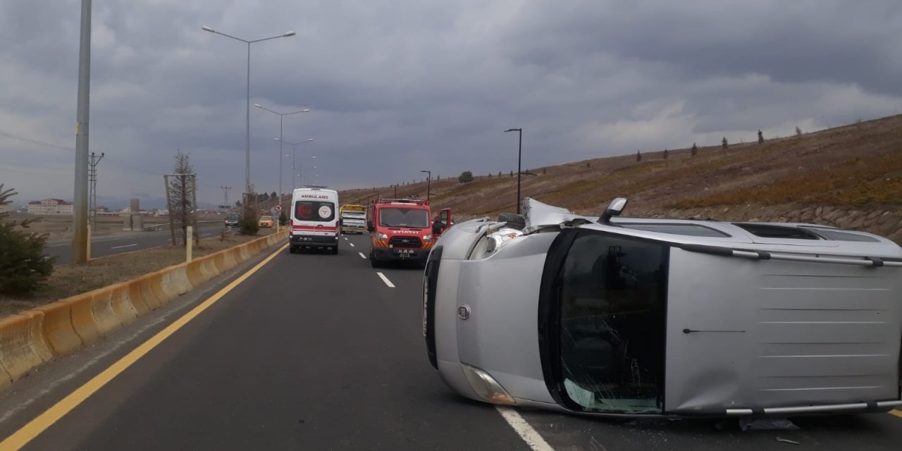 Ağrı’da Elektrik Direğine Çarpan Araç Kaza Yaptı: 5 Yaralı