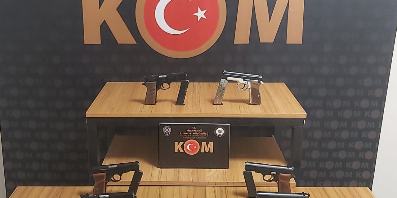 Rize’de Otomobilin Gizli Bölmesinden Ruhsatsız Tabanca Çıktı