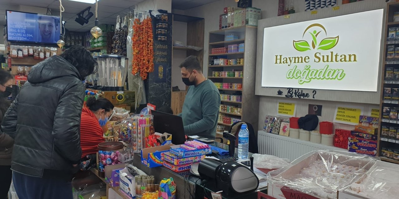 Başkent’te Market İşletmecisine Elektrik Çarpma Anı Güvenlik Kamerasına Yansıdı