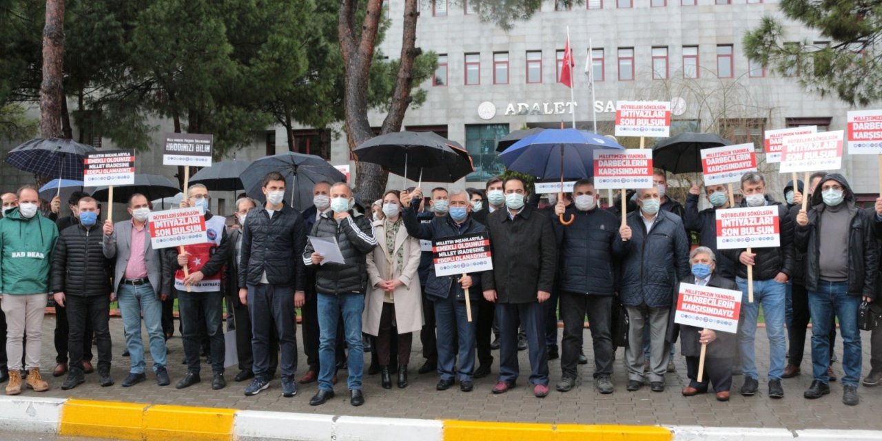 Emekli Amirallere Suç Duyurusu