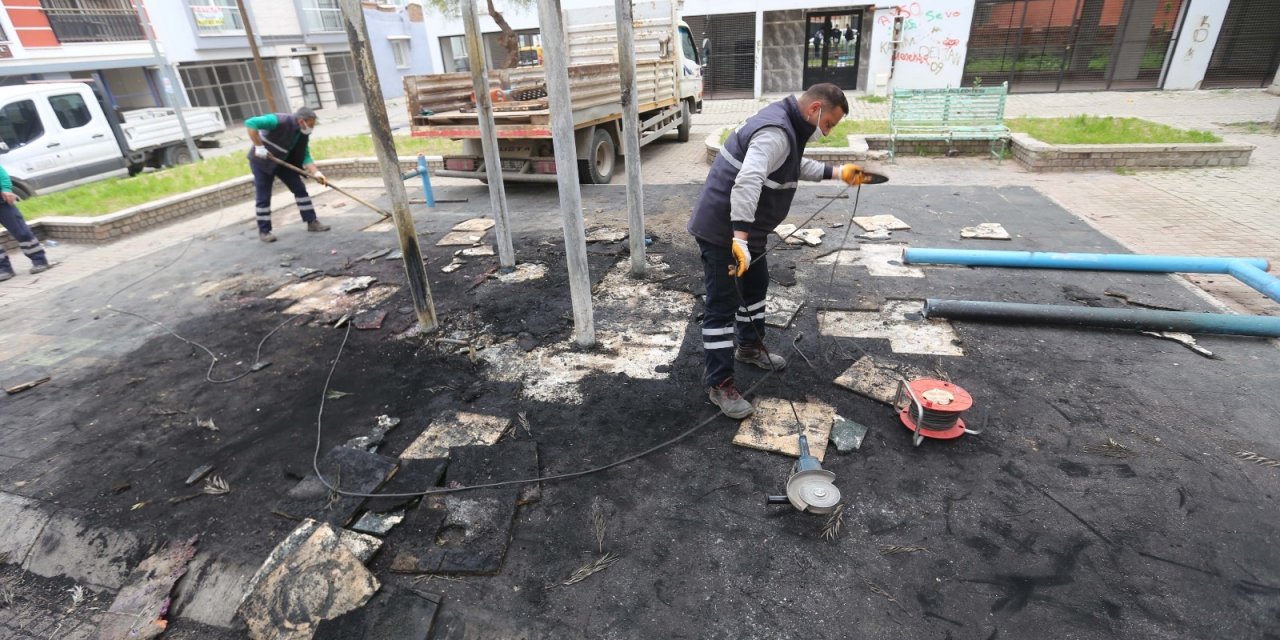 Yangında Zarar Gören Park Yenileniyor