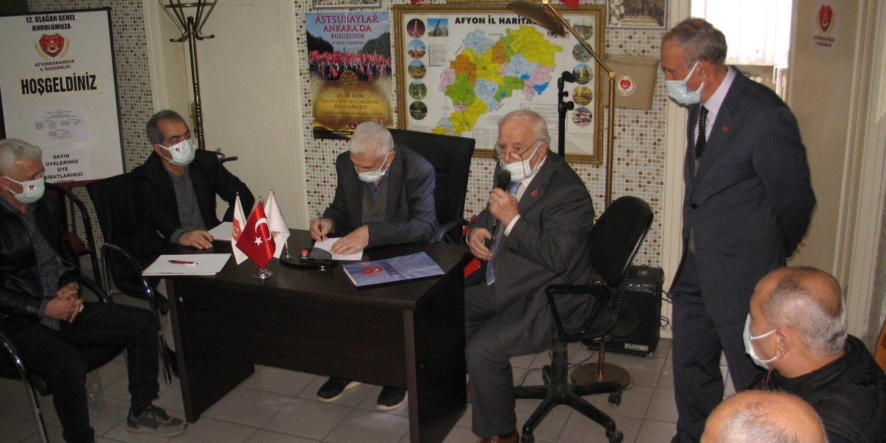 Emekli Astsubaylara 30 Yıldır Başkanlık Yapıyor