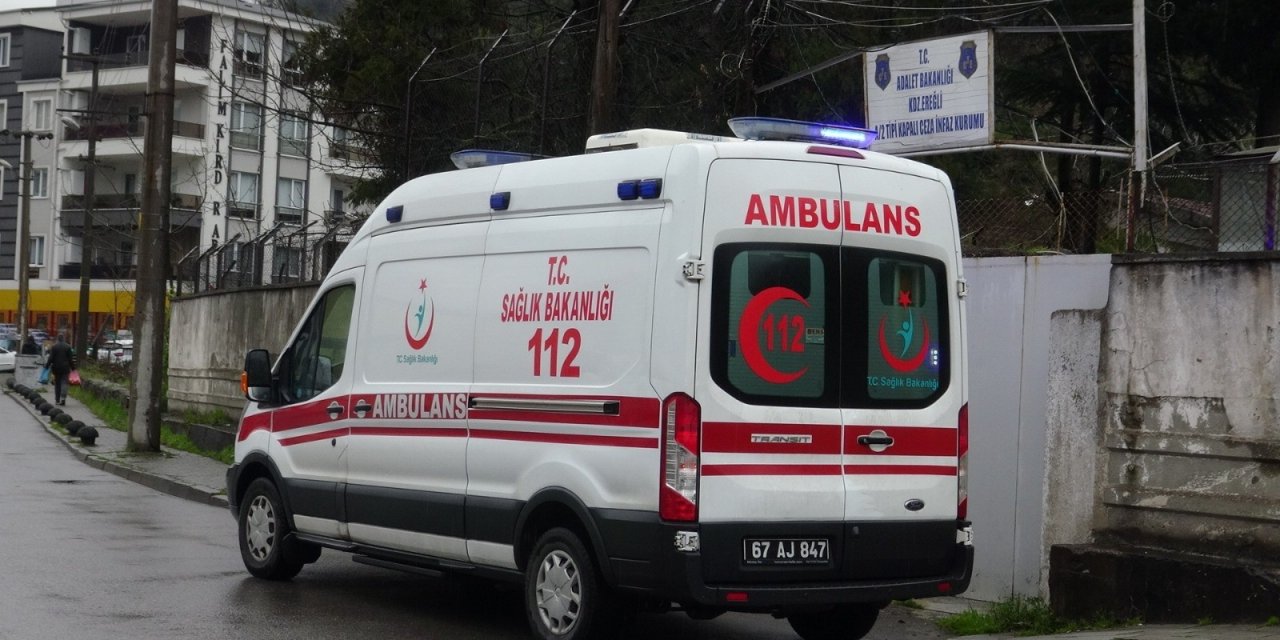 Tıraş Olurken Kendini Kesen Mahkum Hastanelik Oldu