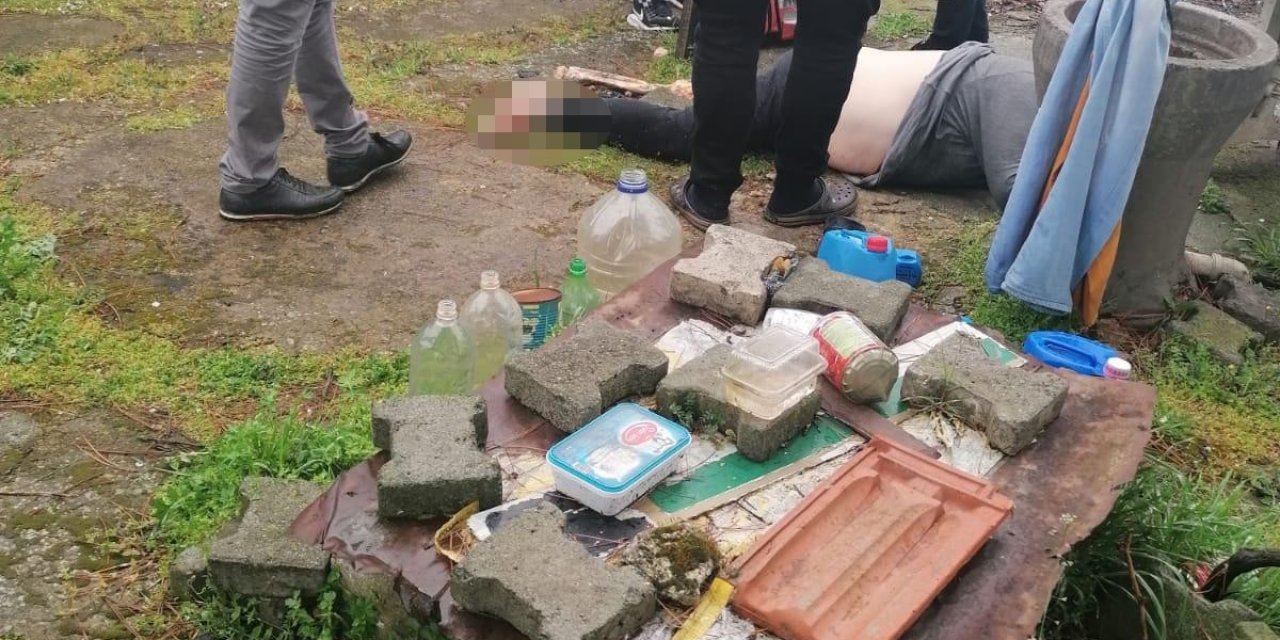 Cesedini Temizlikçilerin Bulduğu Adamın Ayaklarını Köpeklerin Yediği Belirlendi