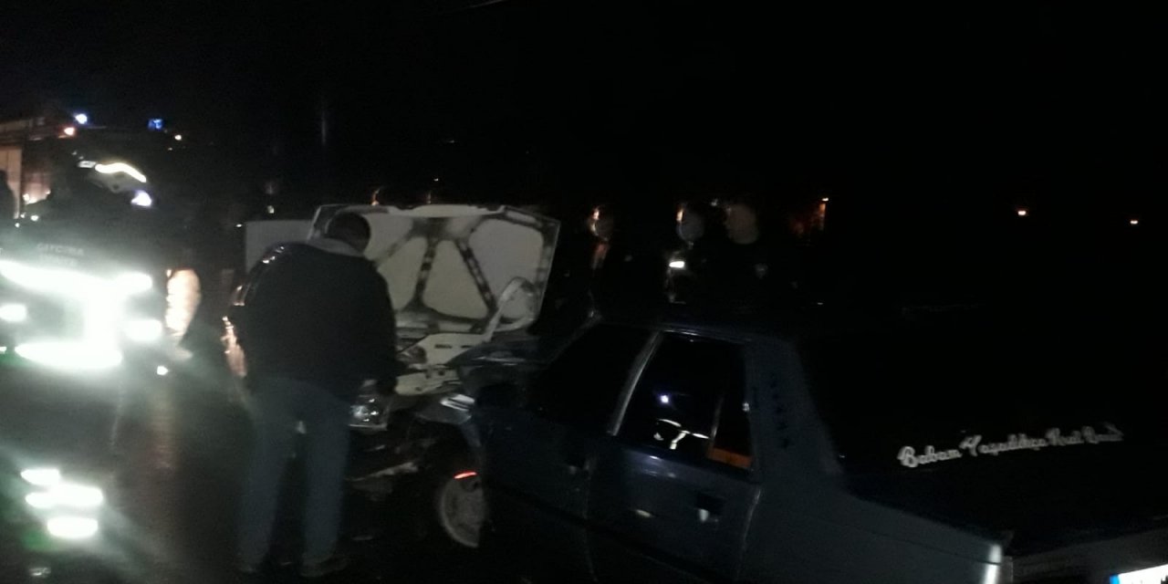 Zonguldak’ta İki Araç Kafa Kafaya Çarpıştı: 4 Yaralı