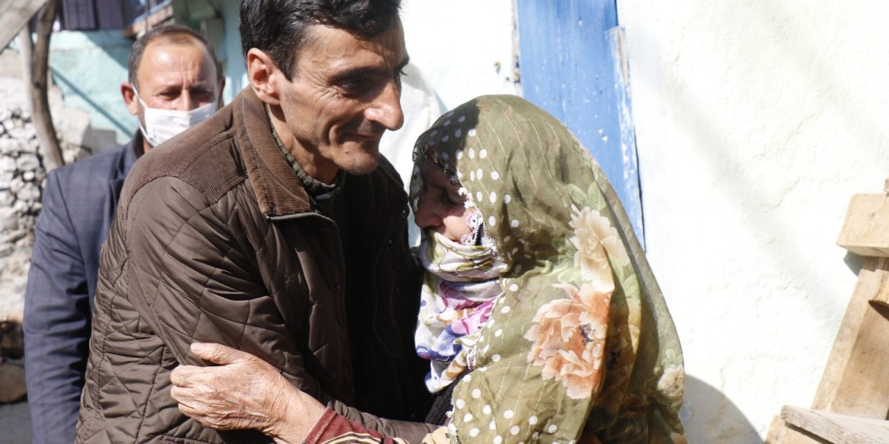 Öldü Sandığı Oğluna 15 Yıl Sonra Kavuştu