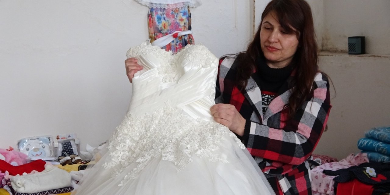 Evlenecek Çiftlere Bedava Gelinlik Ve Damatlık Hediye Ediyorlar