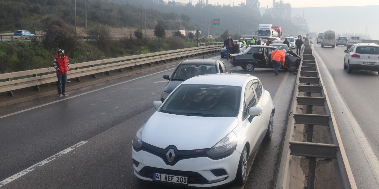 D100’de Zincirleme Trafik Kazası: 6 Yaralı