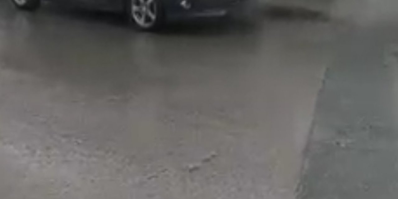Çekmeköy’de Park Halindeki Otomobilin Alevlere Teslim Olduğu Anlar Kamerada