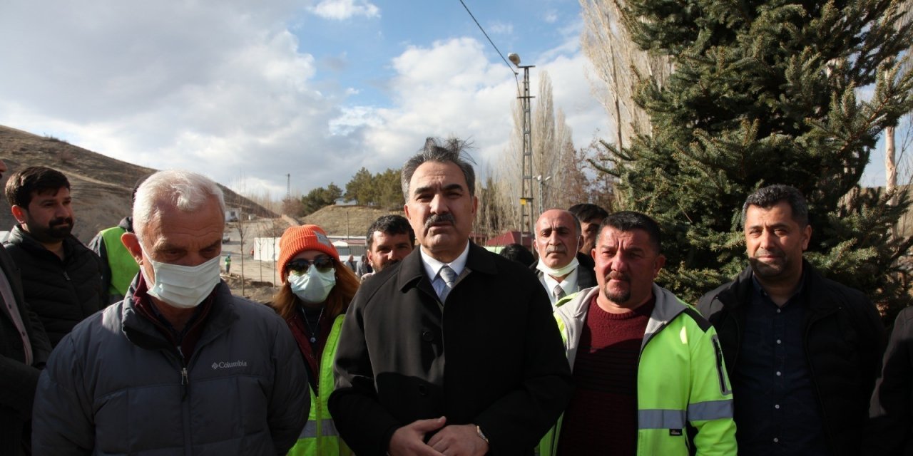 Ahlat Millet Bahçesi’nde Hummalı Çalışma