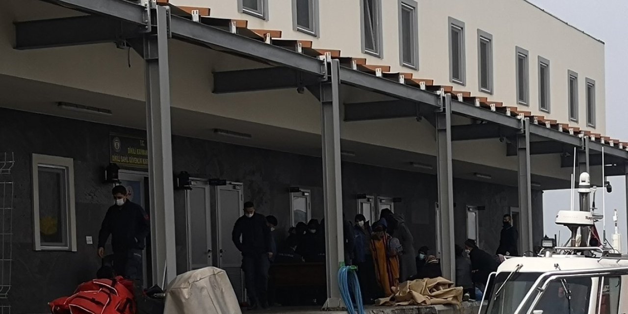 Dikili’de 63 Göçmen Ölüm Yolculuğuna Çıkmadan Yakalandı