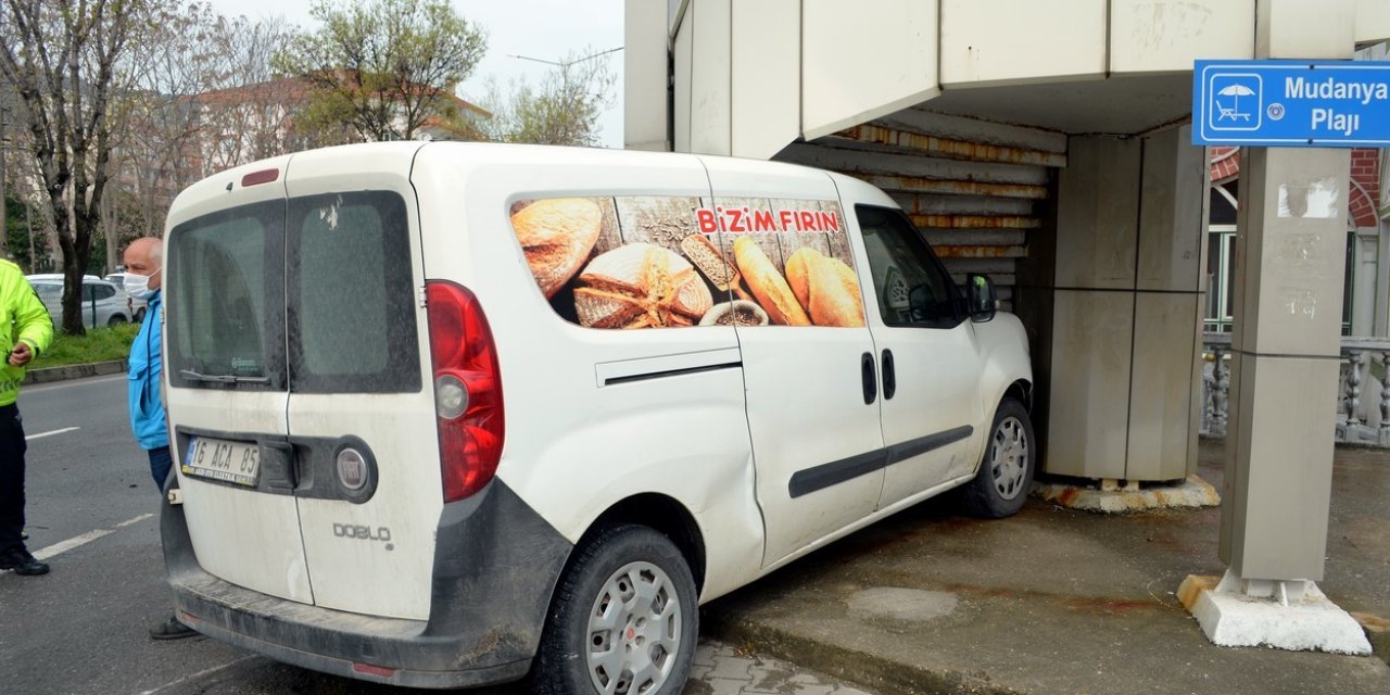 Üst Geçidin Altına Girerek Durabildi