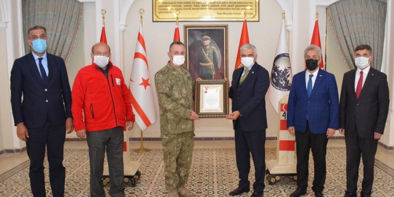 Tuğgeneral Kılıç’a Kızılay Madalyası