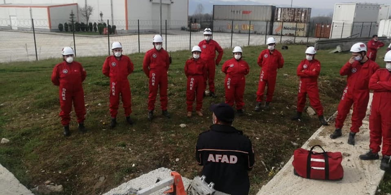 21 Kişi Tüm Eğitimleri Başarı İle Geçti