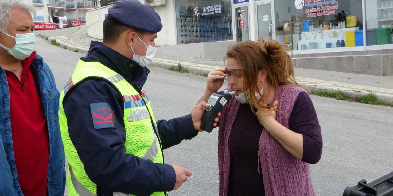 park Halindeki Araca Çarpan Kadın Sürücü "kronik Astımım" Dedi, 2.47 Promil Alkollü Çıktı