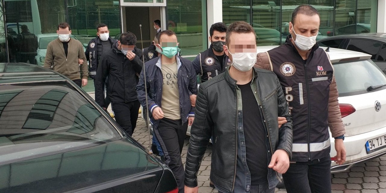 Fetö’den Gözaltına Alınan 1’i Avukat 6 Kişi Adliyede