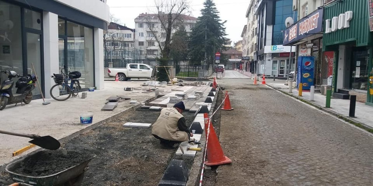 Belediye Kaldırım Çalışmalarını Sürdürüyor