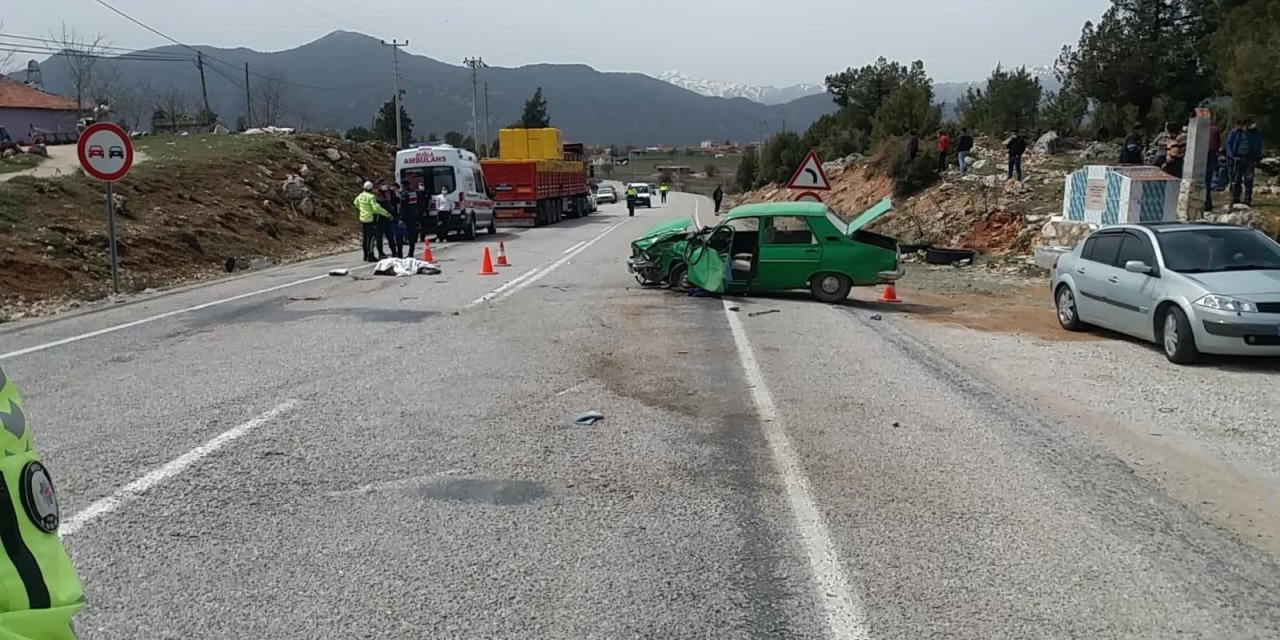Seydikemer’de Otomobil, Tırla Çarpıştı: 1 Ölü