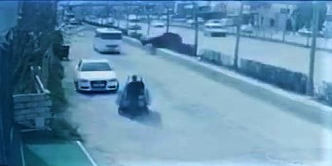 Bayan Sürücünün Kullandığı Otomobil Bariyeri Aşıp Seyir Halindeki Minibüse Çarptı: 7 Yaralı