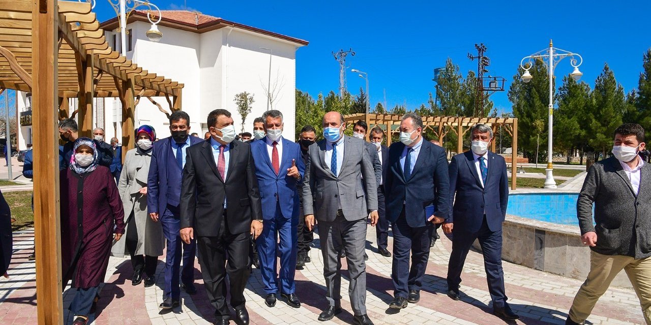 Gürkan, Yazıhan Merkez Parkta İncelemelerde Bulundu