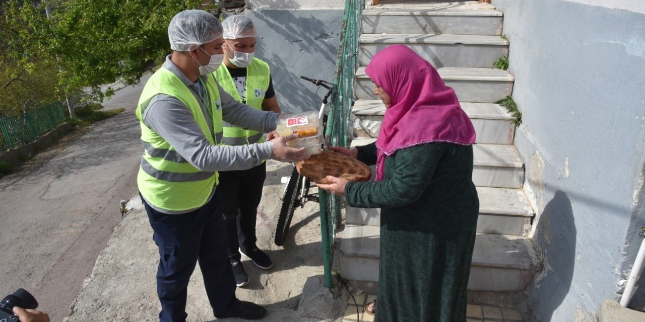 İ̇zmit Belediyesi’den Ramazan Yardımı