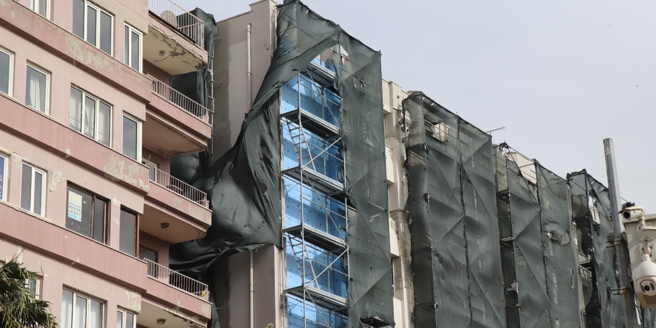Denizli’de Vatandaşlar Caddede Yürümekte Güçlük Çekti
