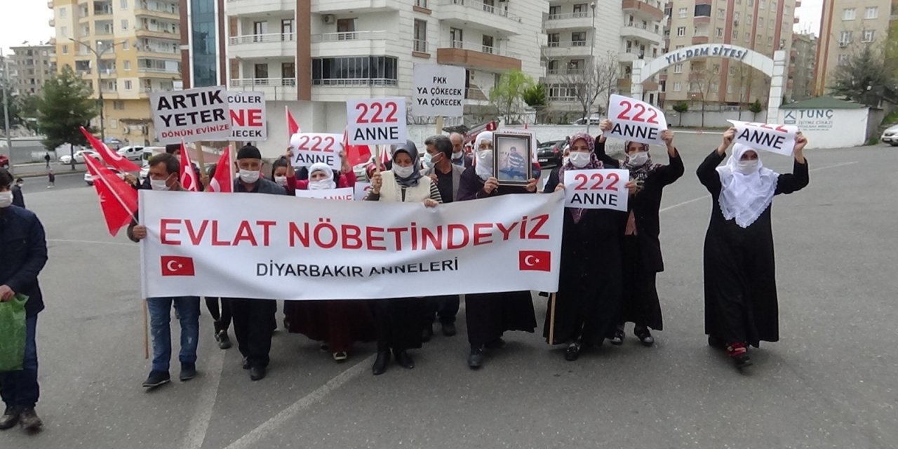 Evladını Terörün Elinden Kurtarmak İsteyen Bir Aile Daha Hdp Önündeki Nöbete Katıldı
