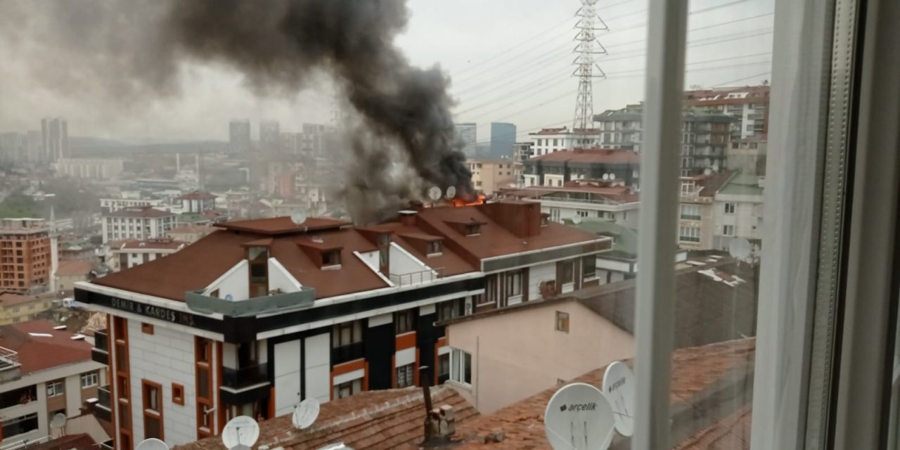 Eyüpsultan’da Korkutan Çatı Yangını