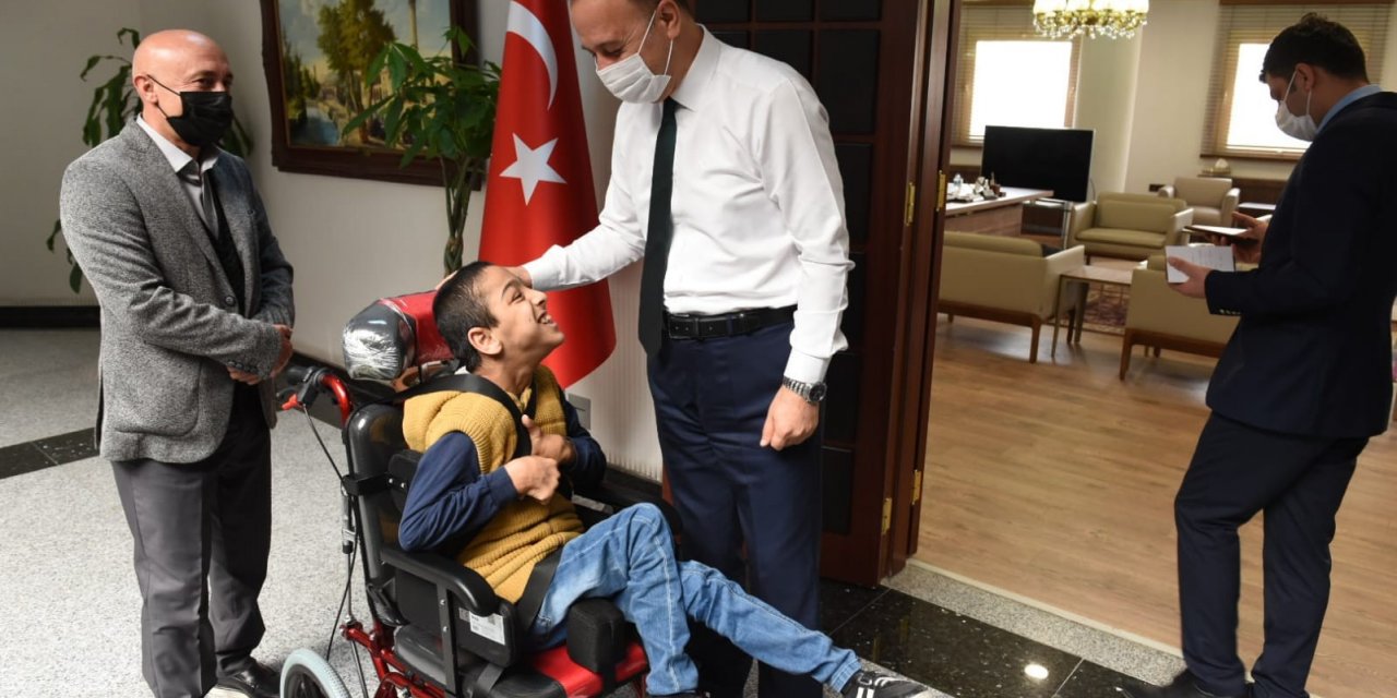 Şanlıurfa Valisi İki Engellinin Hayatını Kolaylaştırdı
