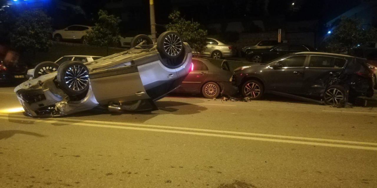 Lüks Cip Park Halindeki Araca Çarpıp Takla Attı
