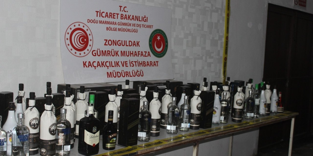 Yabancı Bayraklı Gemide Piyasa 21 Bin Liralık Kaçak İçki Ele Geçirildi