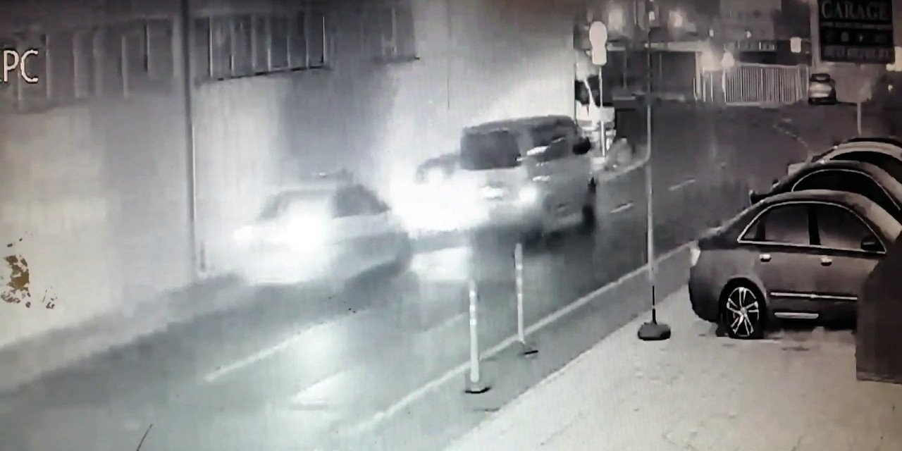 Kartal’da Polisten Kaçan Hırsızların Vatandaşın Aracına Vurarak Kaçtığı Anlar Kamerada