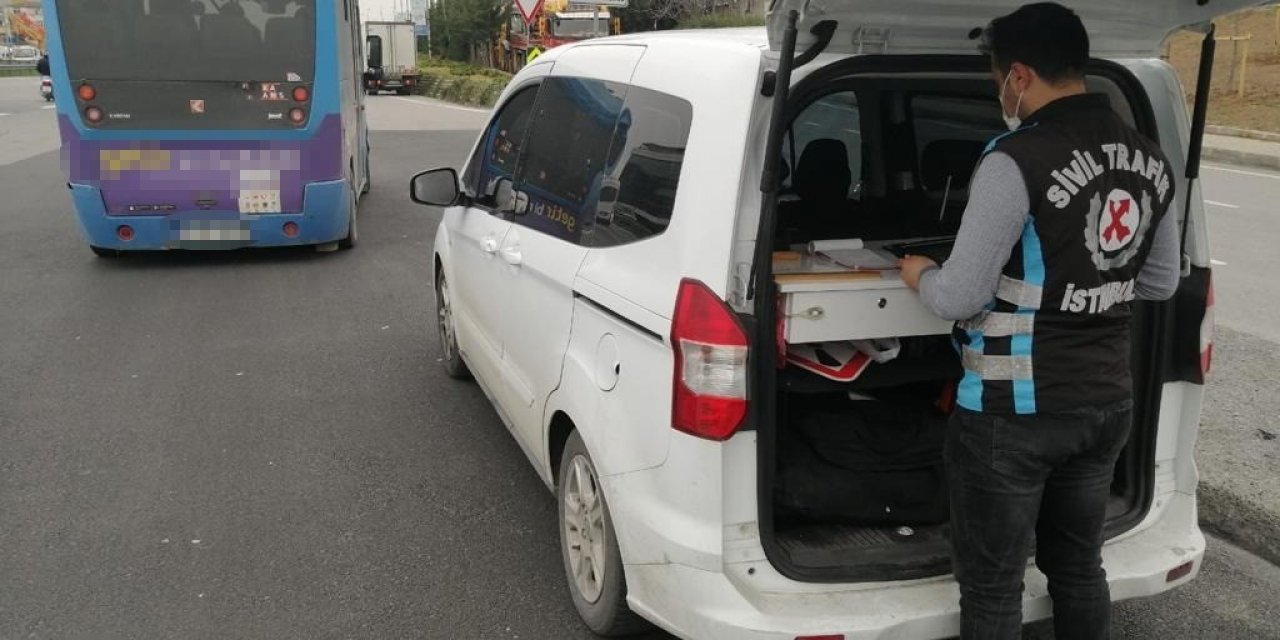 Kadıköy’de Trafikte Makas Atan Minibüs Şoförüne Bin 483 Tl Ceza