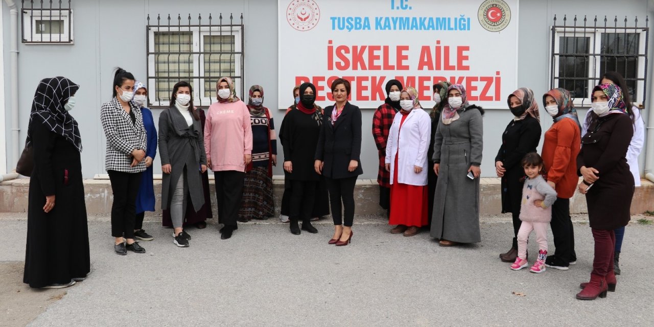 Vanlı Kadınlar Adem İle Sosyalleşiyorlar