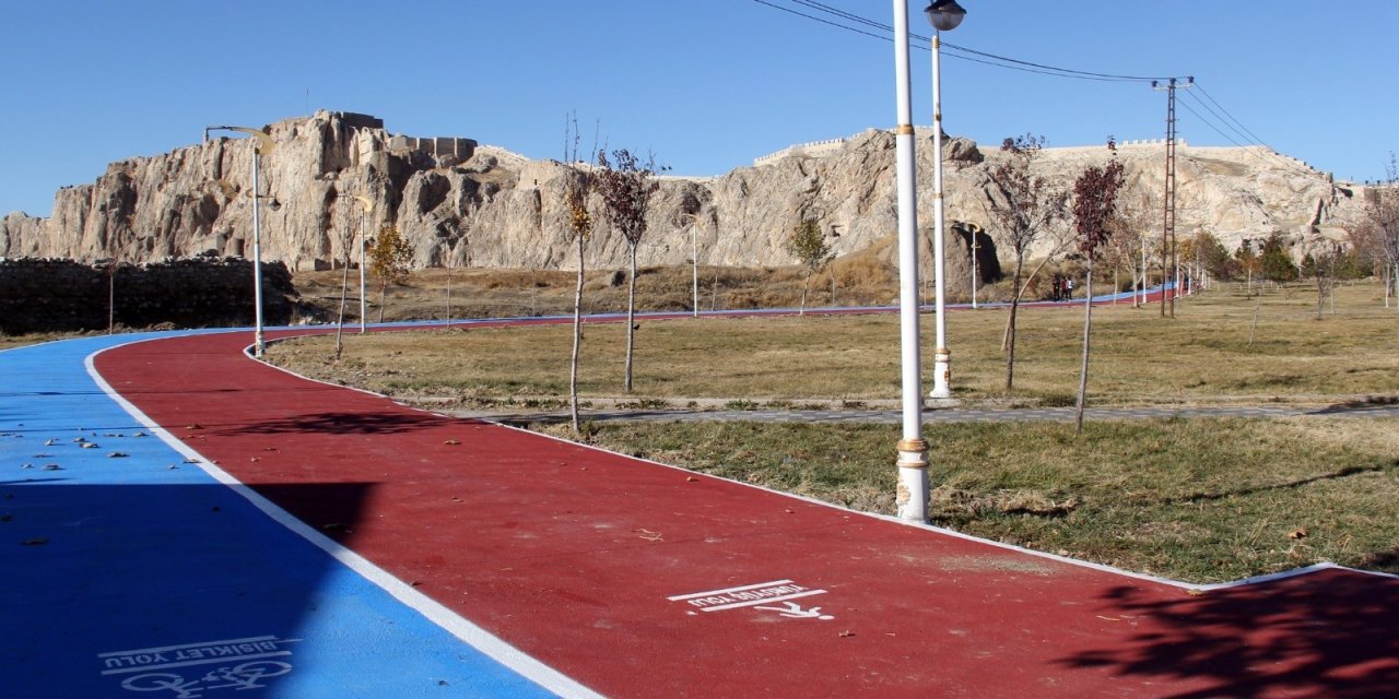 Atatürk Kültür Parkı’na Bisiklet Ve Yürüyüş Yolu