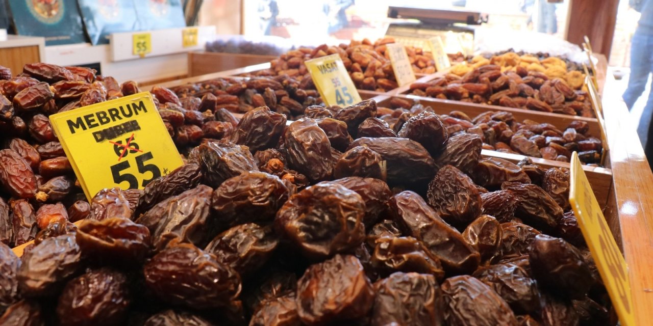 Ramazan’ın Gözdesi Hurmalar, Tezgahları Süsledi