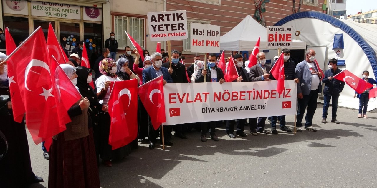 Evlat Nöbetindeki Baba Biçer: "hdp Ve Pkk’nın Yalanlarına Kanma, Dön Kızım"