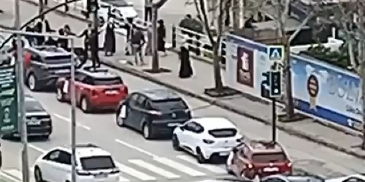 Bursa’nın En İşlek Caddesinde Korona Halayı Çektiler
