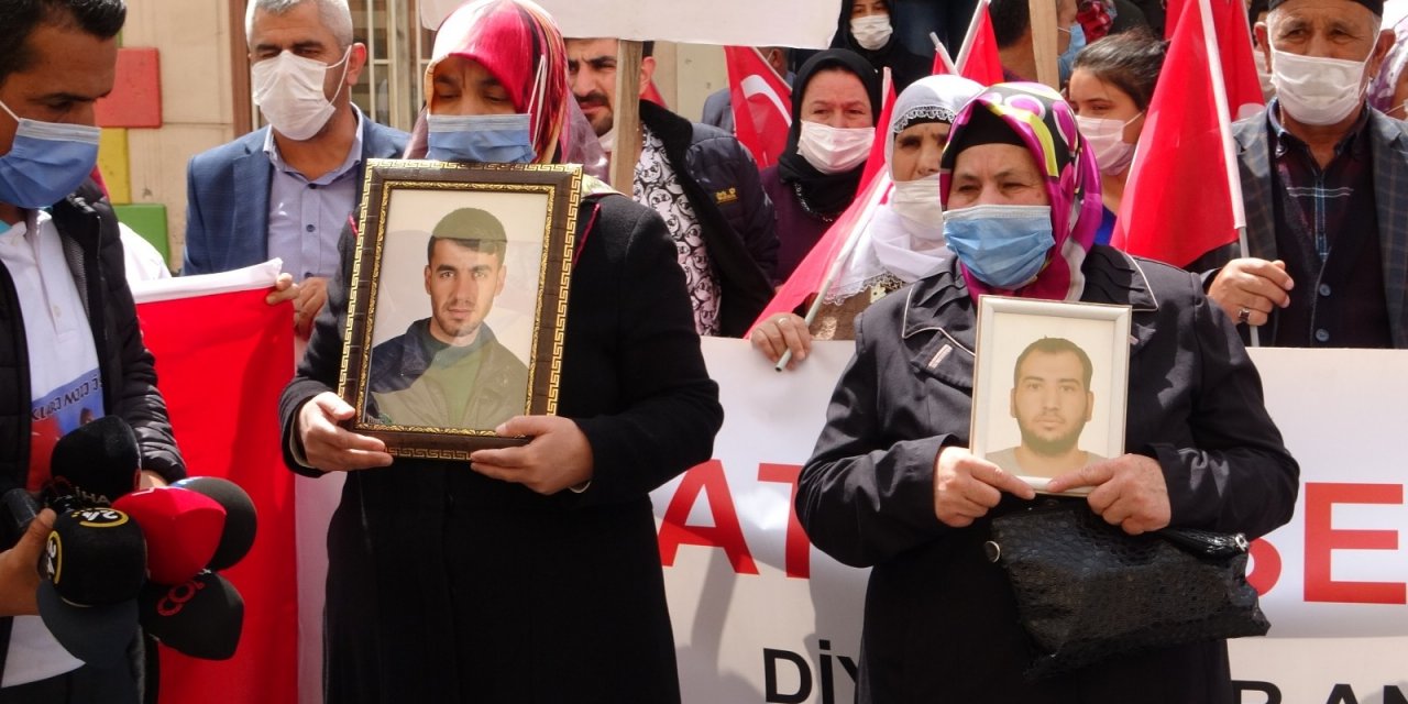 Yüreği Yanık 2 Aile Daha Hdp Önündeki Evlat Nöbeti Eylemine Katıldı