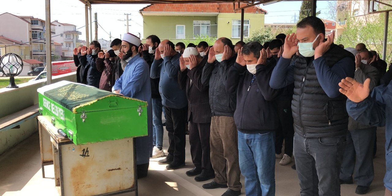 Babasına Yardım Etmek İçin Çıktığı Çatıdan Düşerek Ölen Genç Toprağa Verildi