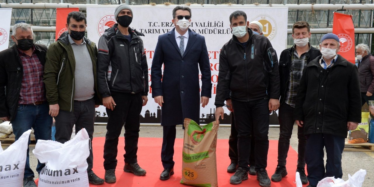 Erzurum’da Çiftçilere Yem Bitkisi Tohumu Dağıtıldı
