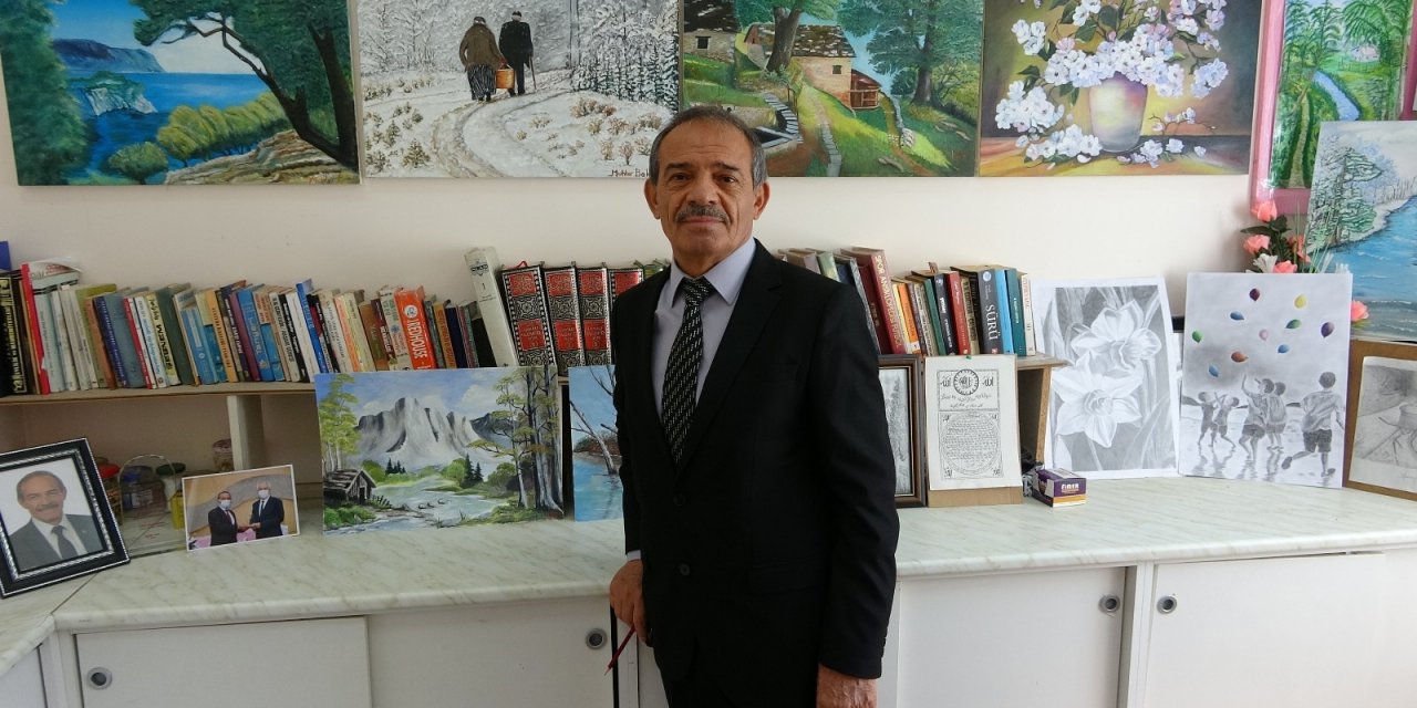 Ressam Muhtar, Muhtarlığın Bir Odasını Resim Salonuna Dönüştürdü