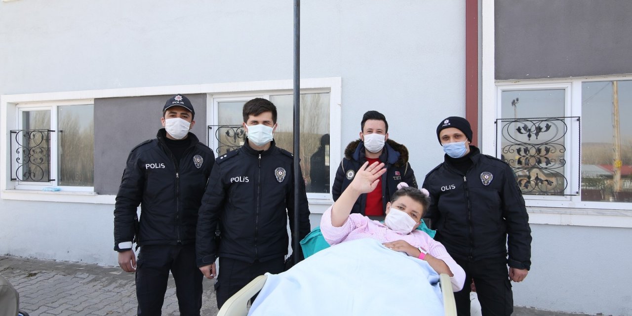 Hasta Yakınları Bize Saldırıyor İhbarında Bulunup, Polis Ekiplerine Sürpriz Yaptılar